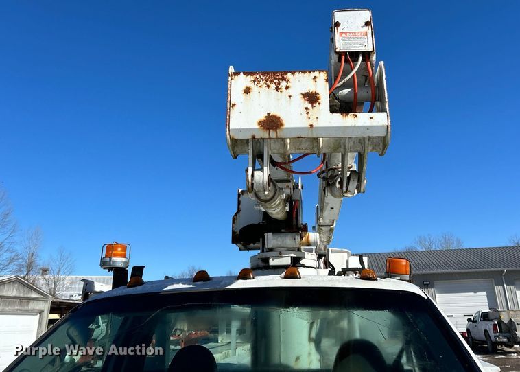 image for item NE9716 2003 Ford F550 Super Duty XL bucket truck