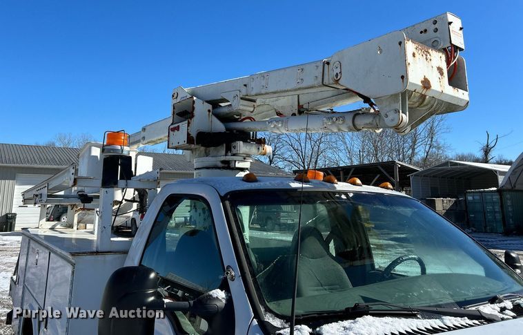image for item NE9716 2003 Ford F550 Super Duty XL bucket truck