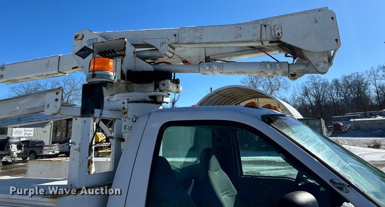 image for item NE9716 2003 Ford F550 Super Duty XL bucket truck