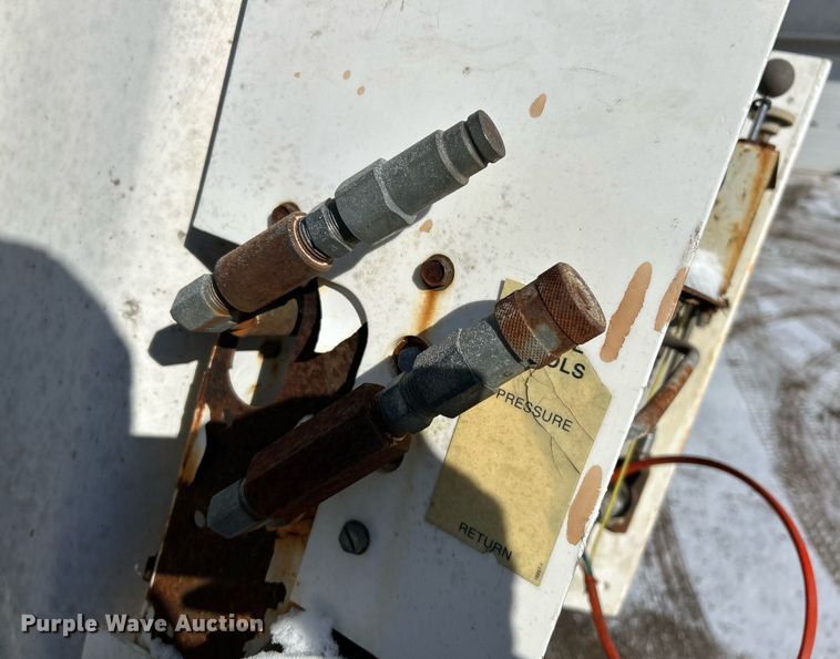 image for item NE9716 2003 Ford F550 Super Duty XL bucket truck