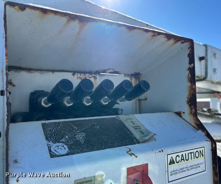 image for item NE9716 2003 Ford F550 Super Duty XL bucket truck