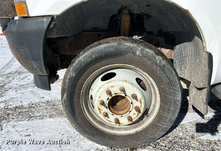 image for item NE9716 2003 Ford F550 Super Duty XL bucket truck