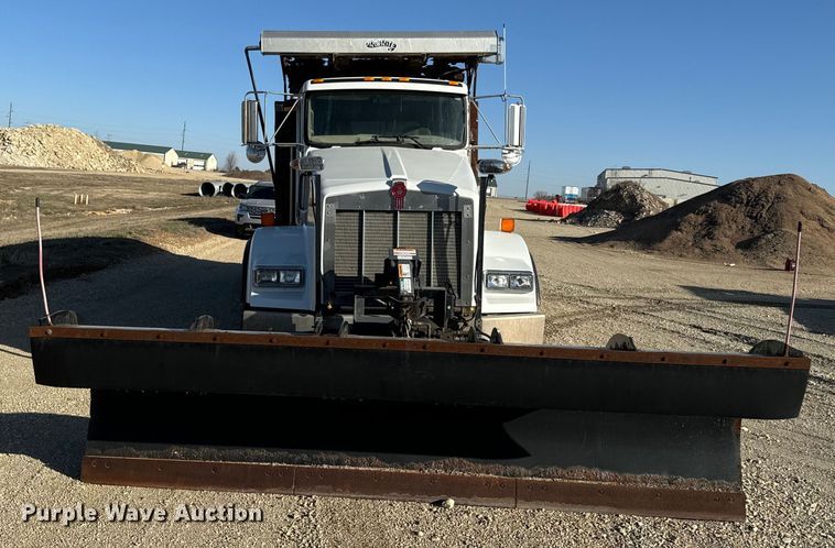 image for item NF9381 2011 Kenworth  T800 dump truck