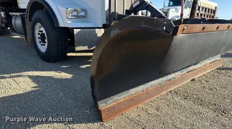 image for item NF9381 2011 Kenworth  T800 dump truck