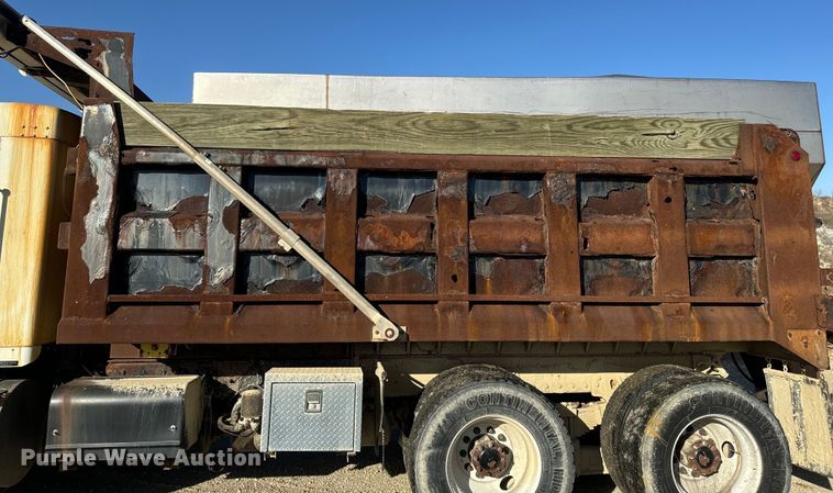 image for item NF9381 2011 Kenworth  T800 dump truck