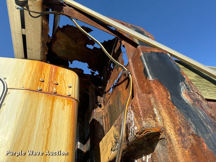 image for item NF9381 2011 Kenworth  T800 dump truck