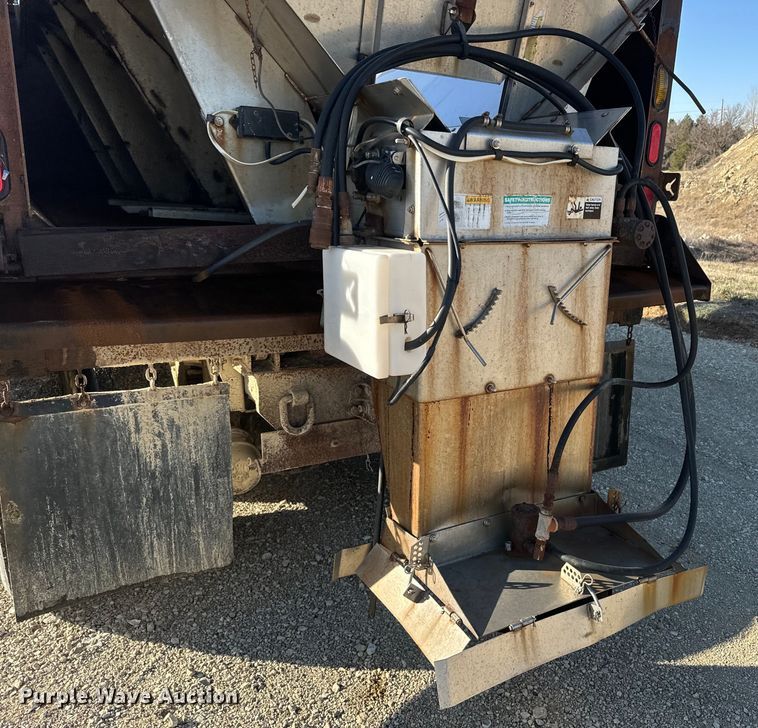 image for item NF9381 2011 Kenworth  T800 dump truck