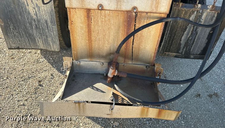 image for item NF9381 2011 Kenworth  T800 dump truck