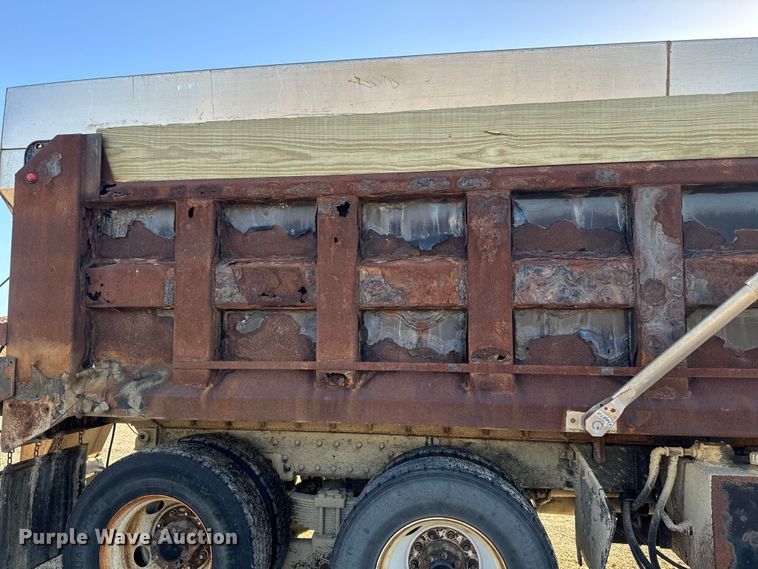 image for item NF9381 2011 Kenworth  T800 dump truck