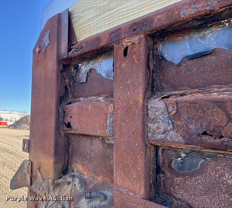 image for item NF9381 2011 Kenworth  T800 dump truck