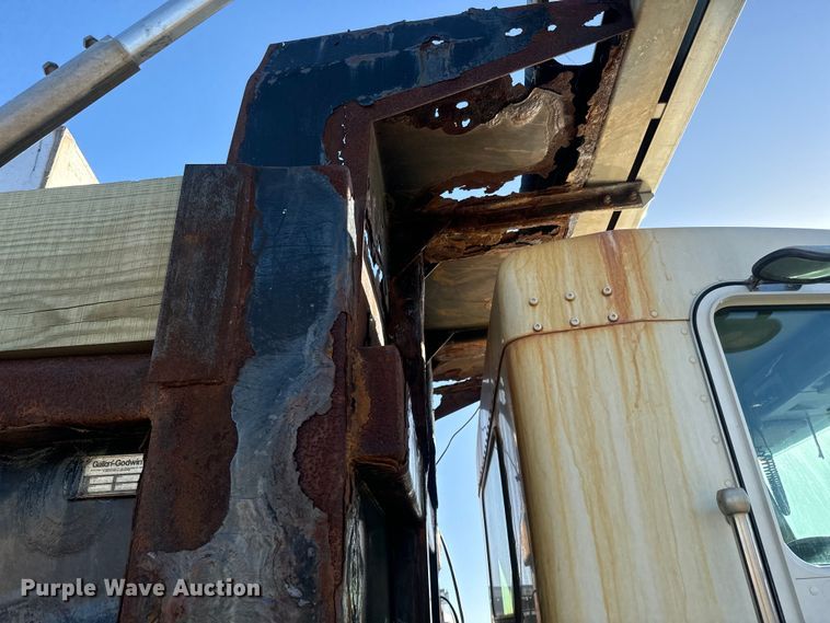 image for item NF9381 2011 Kenworth  T800 dump truck