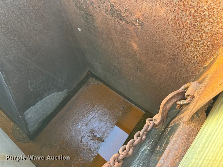 image for item NF9381 2011 Kenworth  T800 dump truck