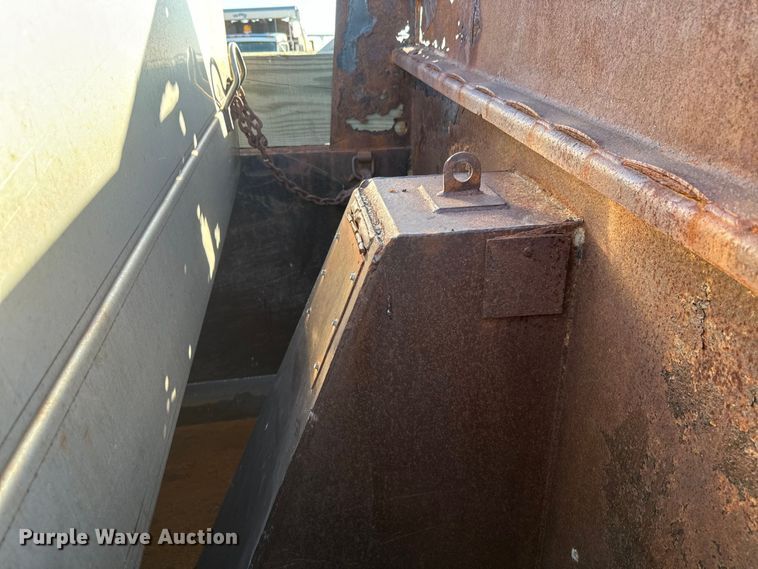 image for item NF9381 2011 Kenworth  T800 dump truck