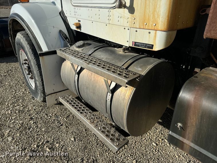 image for item NF9381 2011 Kenworth  T800 dump truck