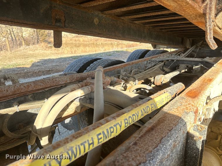 image for item NF9381 2011 Kenworth  T800 dump truck