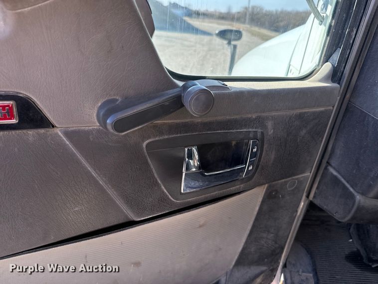 image for item NF9381 2011 Kenworth  T800 dump truck