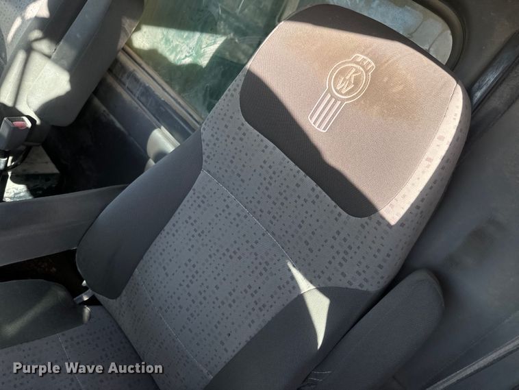 image for item NF9381 2011 Kenworth  T800 dump truck