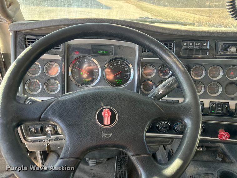 image for item NF9381 2011 Kenworth  T800 dump truck