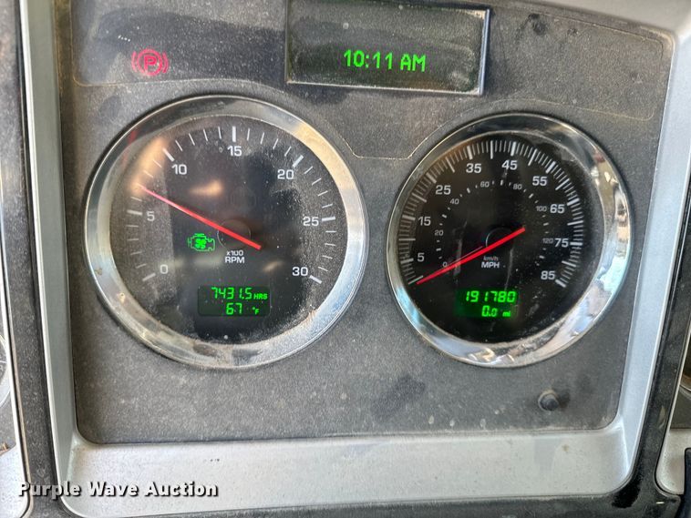 image for item NF9381 2011 Kenworth  T800 dump truck