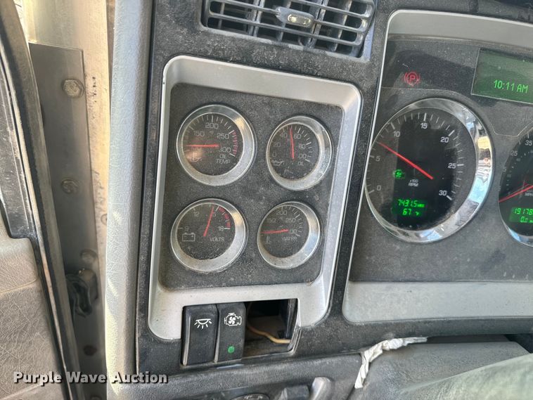 image for item NF9381 2011 Kenworth  T800 dump truck