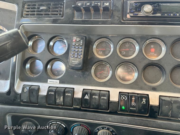 image for item NF9381 2011 Kenworth  T800 dump truck