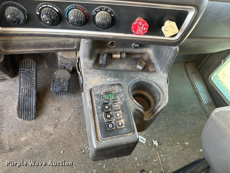 image for item NF9381 2011 Kenworth  T800 dump truck