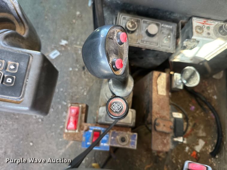 image for item NF9381 2011 Kenworth  T800 dump truck