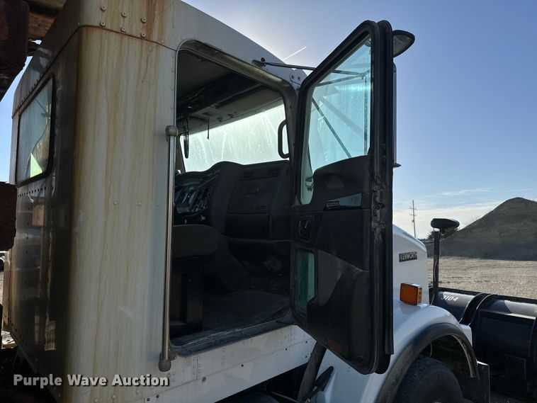 image for item NF9381 2011 Kenworth  T800 dump truck