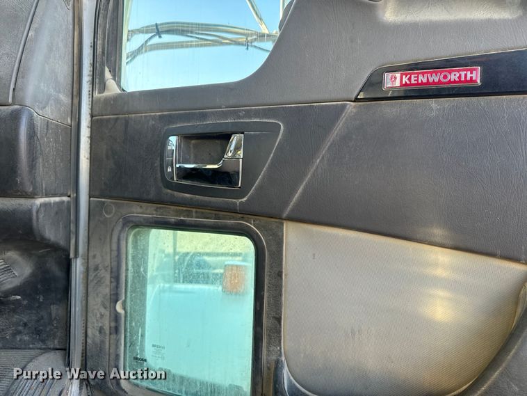 image for item NF9381 2011 Kenworth  T800 dump truck