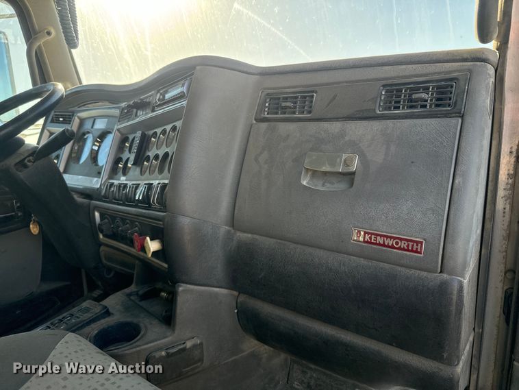 image for item NF9381 2011 Kenworth  T800 dump truck