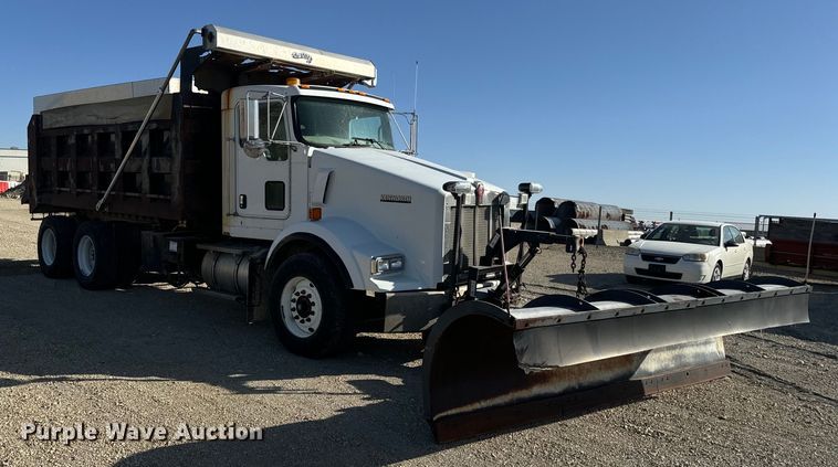 image for item NF9382 2011 Kenworth  T800 dump truck