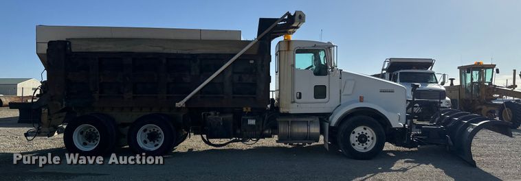image for item NF9382 2011 Kenworth  T800 dump truck