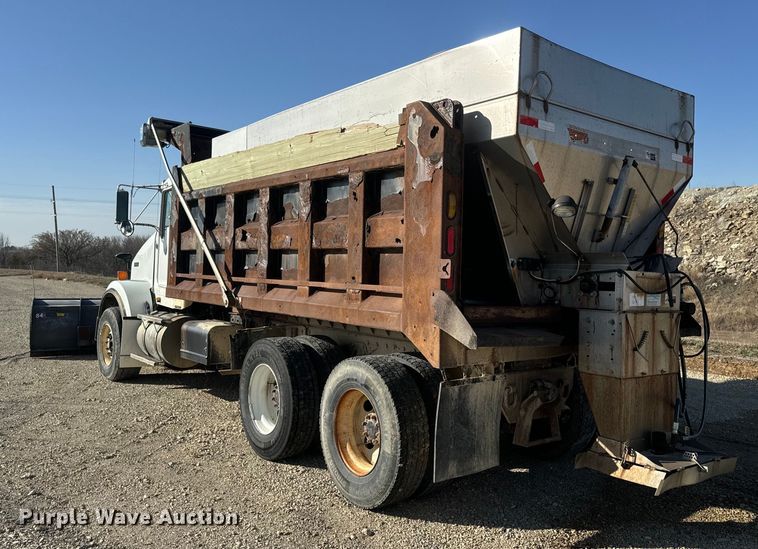 image for item NF9382 2011 Kenworth  T800 dump truck