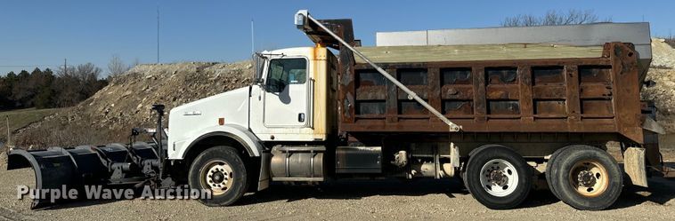 image for item NF9382 2011 Kenworth  T800 dump truck