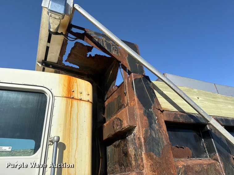 image for item NF9382 2011 Kenworth  T800 dump truck