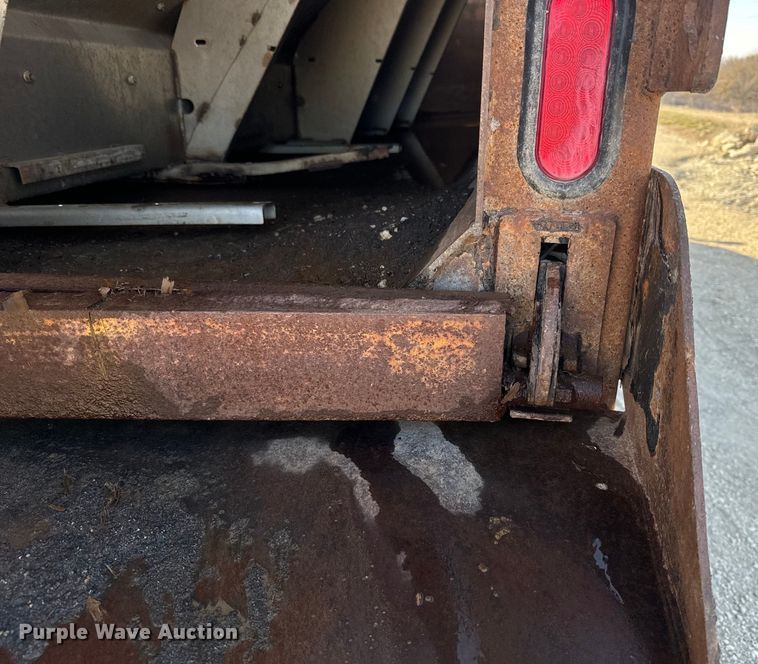 image for item NF9382 2011 Kenworth  T800 dump truck