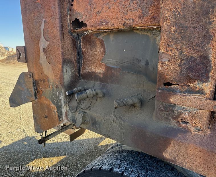 image for item NF9382 2011 Kenworth  T800 dump truck