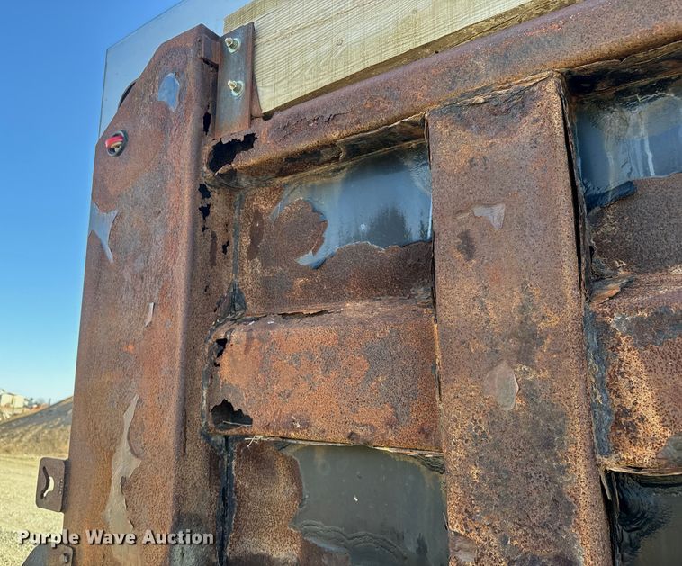 image for item NF9382 2011 Kenworth  T800 dump truck