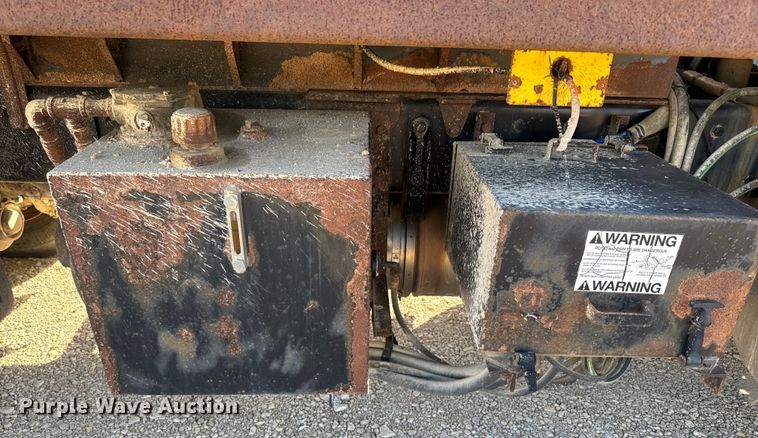 image for item NF9382 2011 Kenworth  T800 dump truck