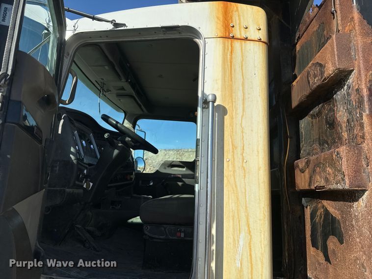 image for item NF9382 2011 Kenworth  T800 dump truck