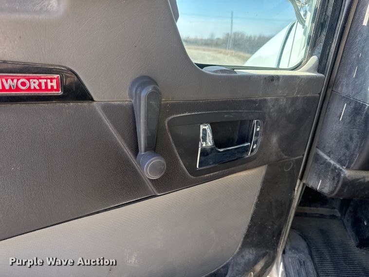 image for item NF9382 2011 Kenworth  T800 dump truck