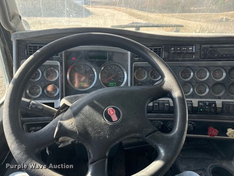 image for item NF9382 2011 Kenworth  T800 dump truck