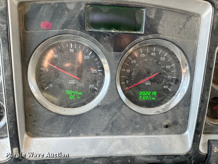 image for item NF9382 2011 Kenworth  T800 dump truck