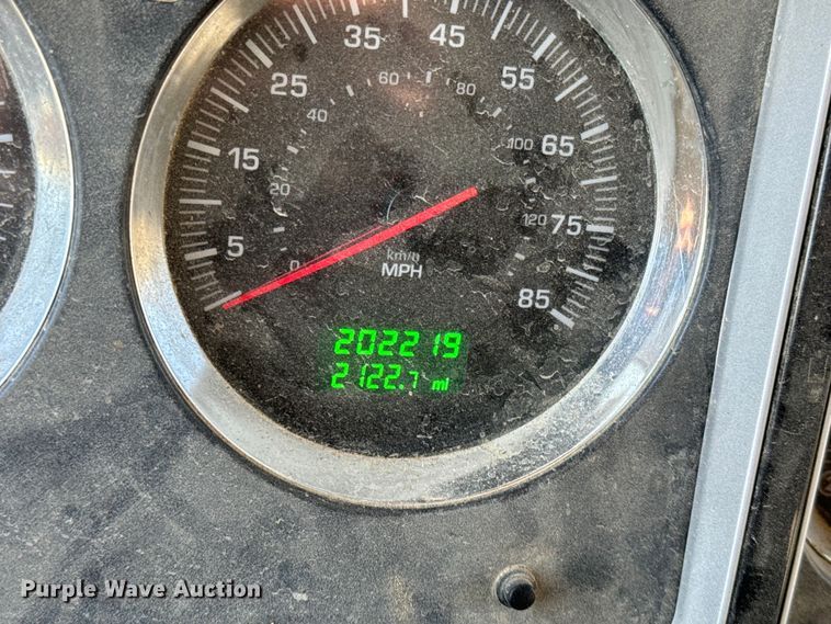 image for item NF9382 2011 Kenworth  T800 dump truck