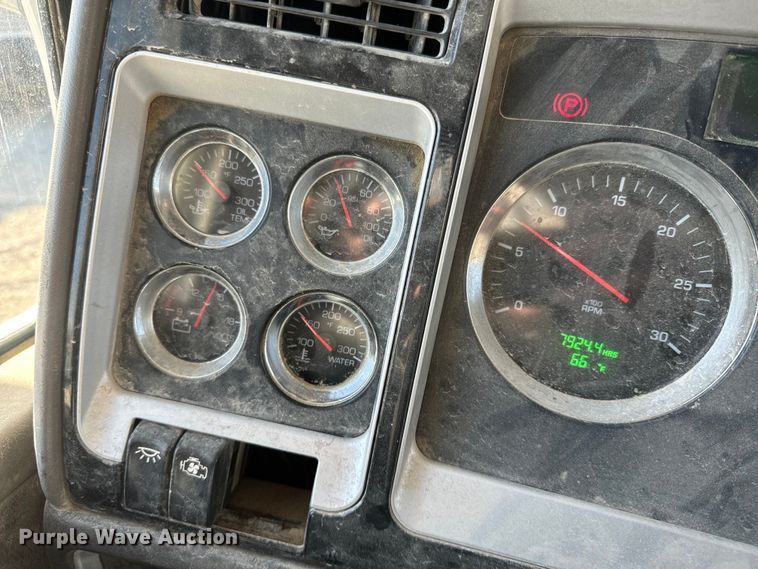 image for item NF9382 2011 Kenworth  T800 dump truck