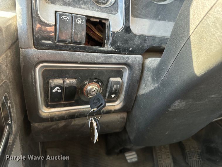 image for item NF9382 2011 Kenworth  T800 dump truck