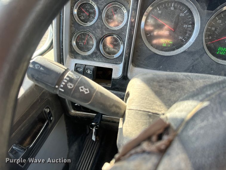 image for item NF9382 2011 Kenworth  T800 dump truck