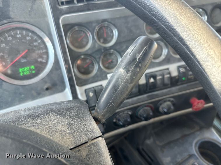 image for item NF9382 2011 Kenworth  T800 dump truck