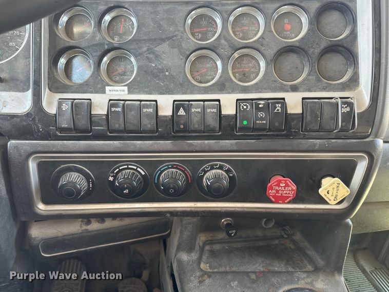 image for item NF9382 2011 Kenworth  T800 dump truck