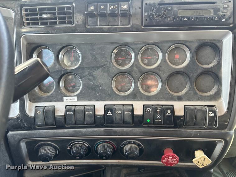 image for item NF9382 2011 Kenworth  T800 dump truck